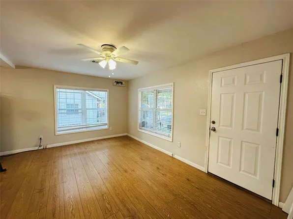 107 N Dwight Ave, Dallas, TX 75211