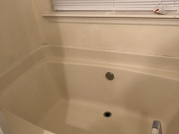 4th image of 2566 Hillvale Cir