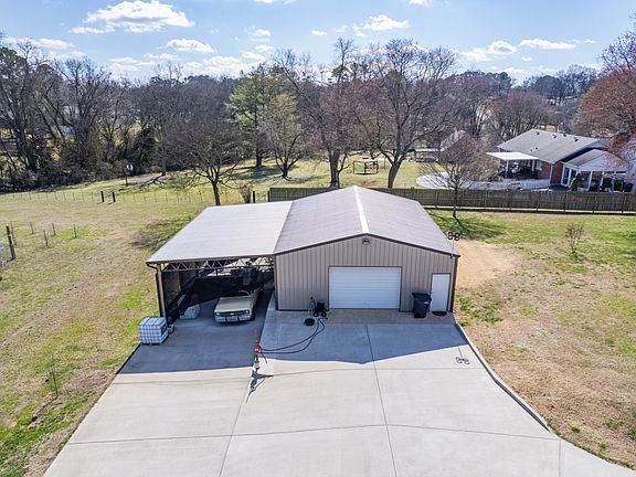 3rd image of 108 N Hardin Dr
