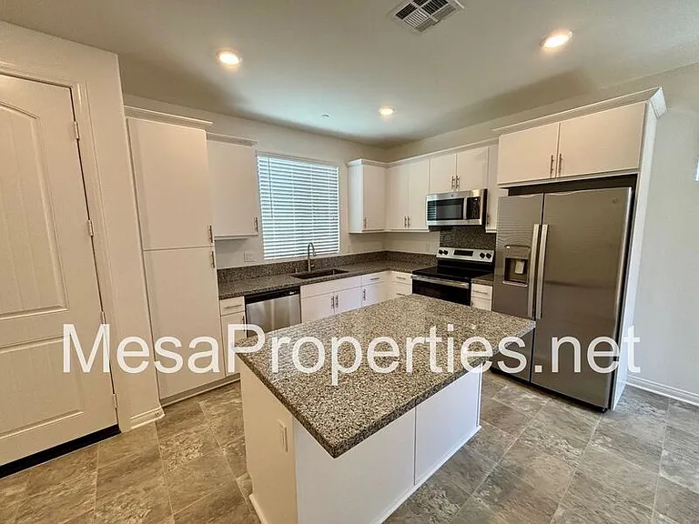 1221 Yeager Ave — Photo 7