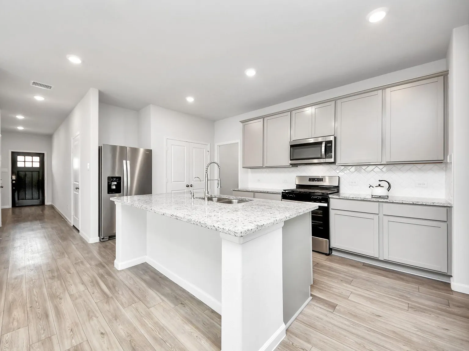 4 bed, 2.5 bath, 1847 sqft, $2,250 — Photo 4