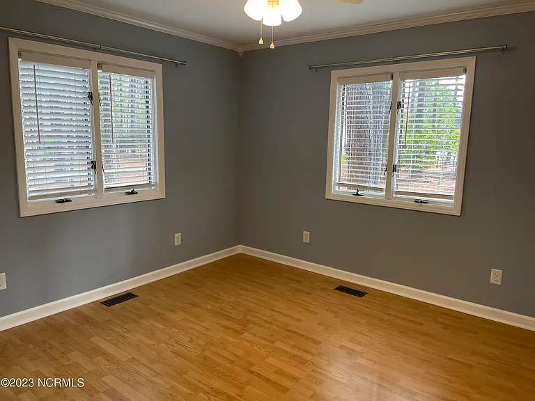 55 Salem Dr — Photo 16