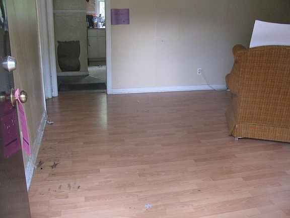 3rd image of 926 Hunt Ave NW