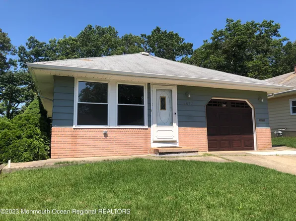 1637 Mount Everest Lane, Toms River, NJ 08753