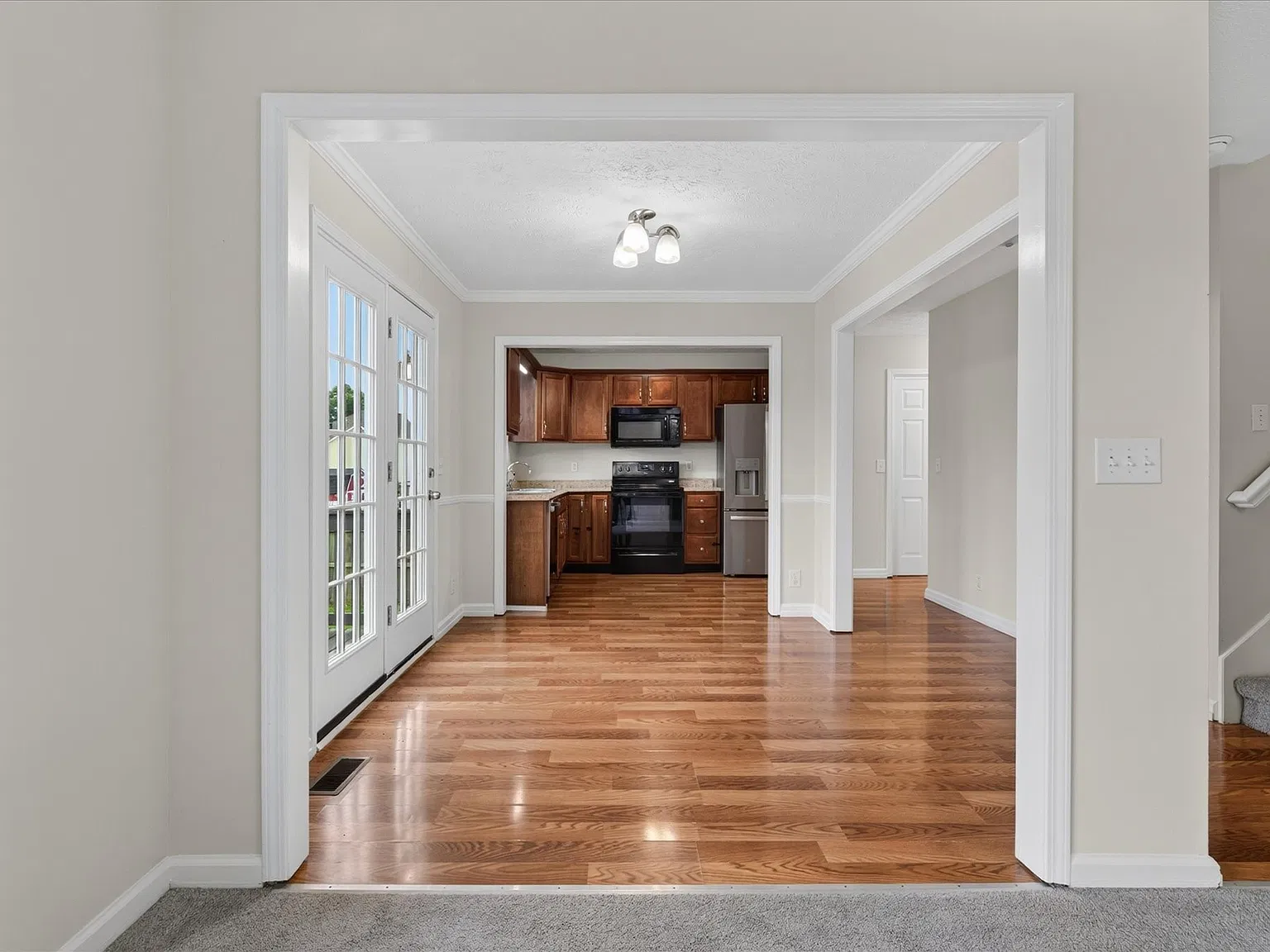 3 bed, 2.5 bath, 1877 sqft, $2,000 — Photo 2