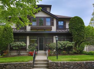 3 Victoria Cir, Newton, MA 02459
