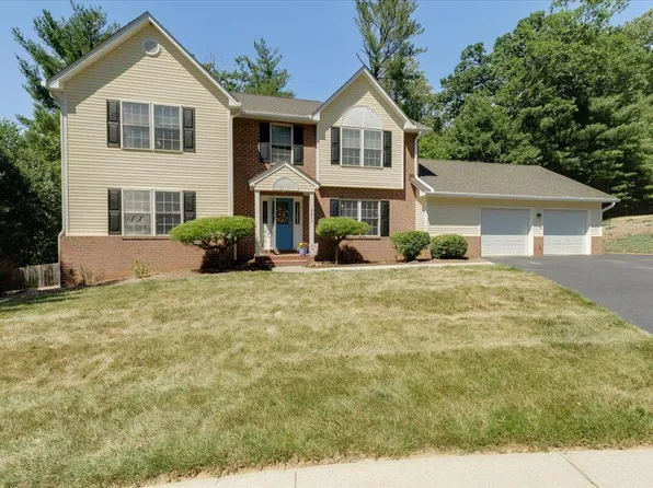 4870 Hickory Ridge Ct, Roanoke, VA 24018