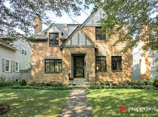 2752 Central Park Ave, Evanston, IL 60201