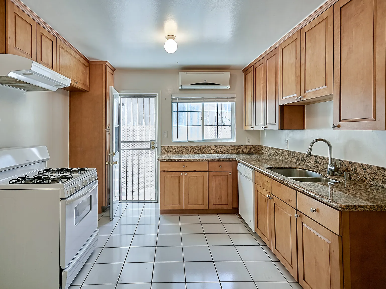 3 bed, 1500 sqft, $4,000 — Photo 2