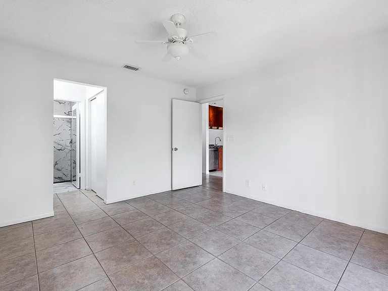 1013 NW 53rd St — Photo 23