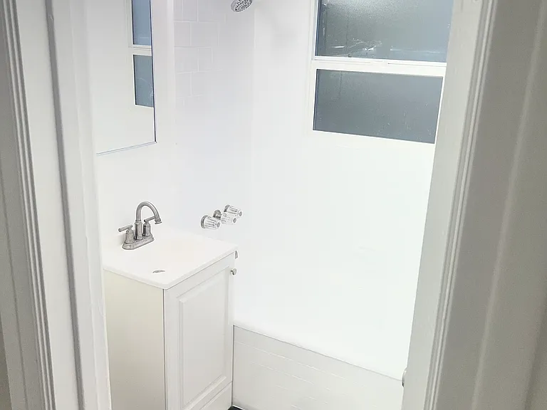 7519 Lexington Ave — Photo 6