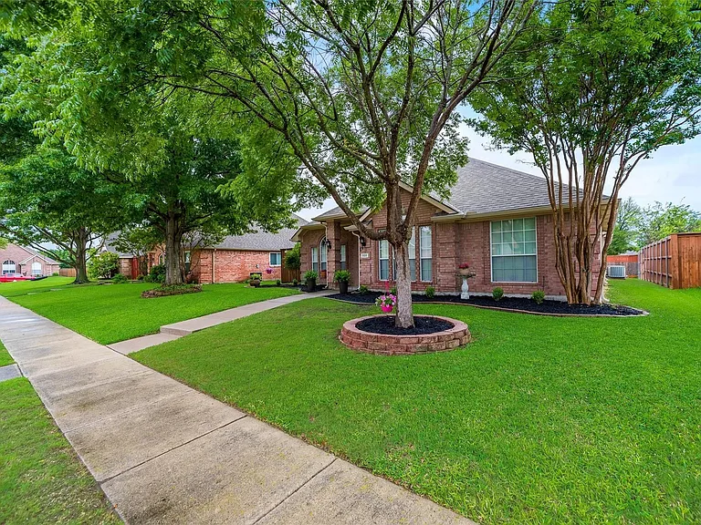 808 Amber Ct — Photo 19