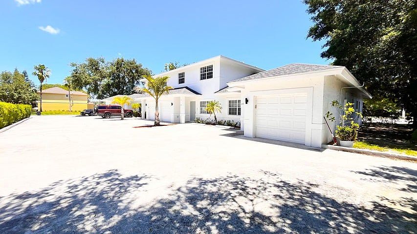 1st image of 1434 Hawthorne Pl
