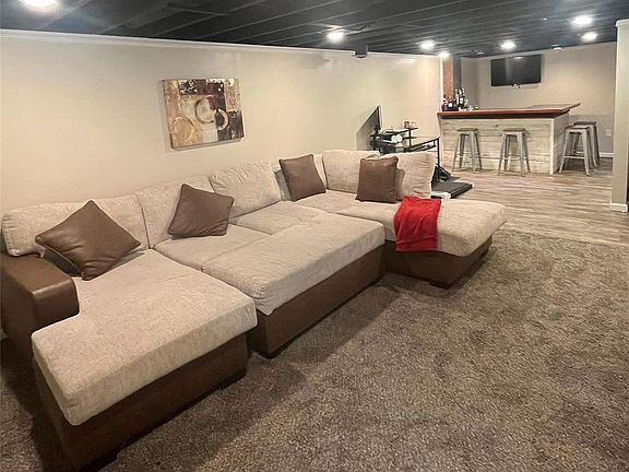 3rd image of 4379 Papal Dr