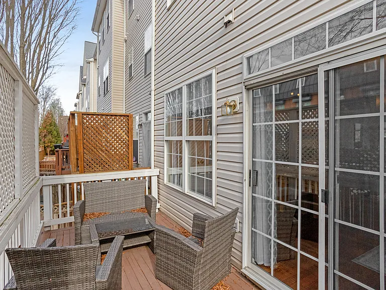 141 Martin Ln — Photo 19