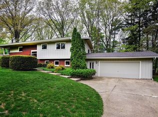 2954 Windsor Dr, Saint Joseph, MI 49085
