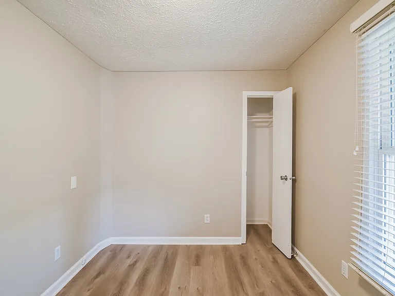 4825 Manker St — Photo 11