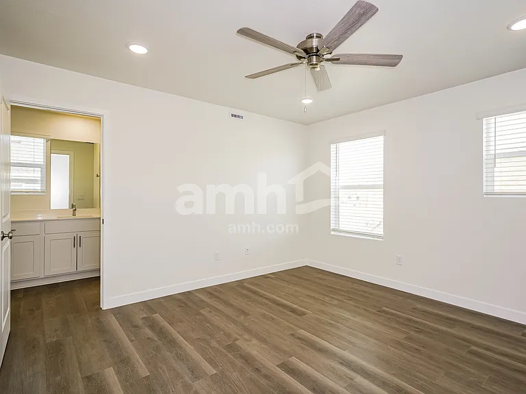 1432 W Mahogany St — Photo 7
