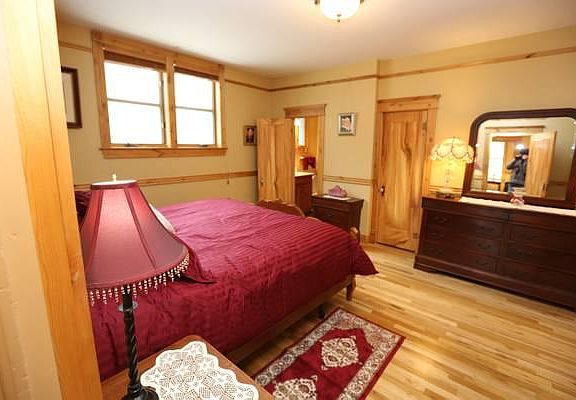 large bedroom, King bed