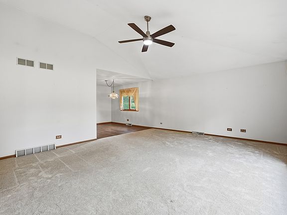 4th image of 800 Ravinia Dr