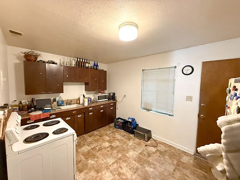 111 E Plum St — Photo 10