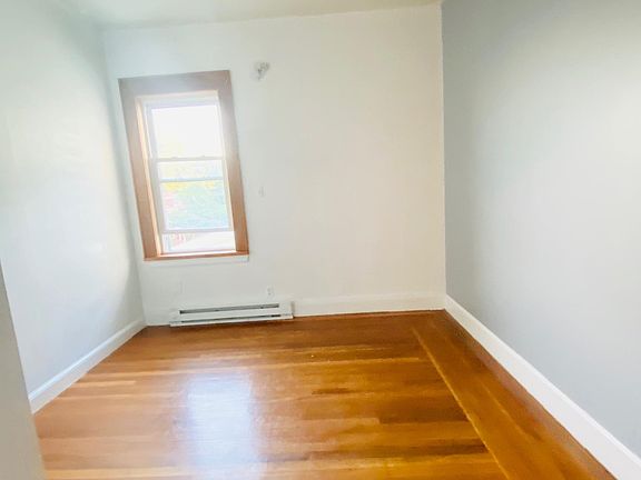 5th image of 188 Campbell Ave #1