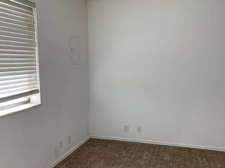 1118 Macon Ave — Photo 19