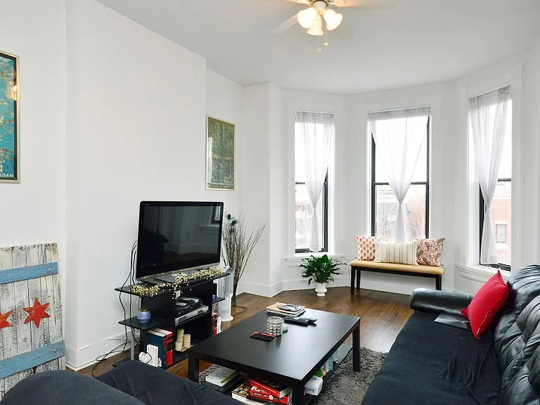 1753 W Erie St #1F — Photo 5