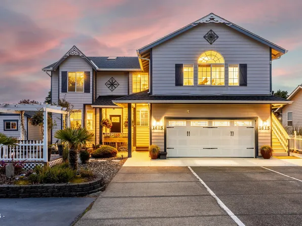 1615 NW 39th St, Lincoln City, OR 97367