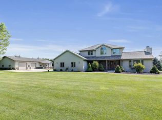 17909 Lakeshore Rd, Two Rivers, WI 54241