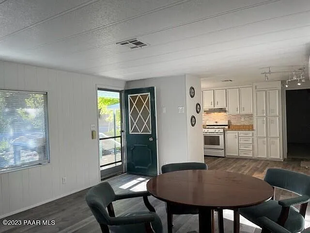 982 Pike Pl — Photo 13