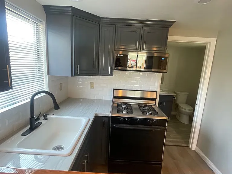 33 N Pearl St — Photo 5