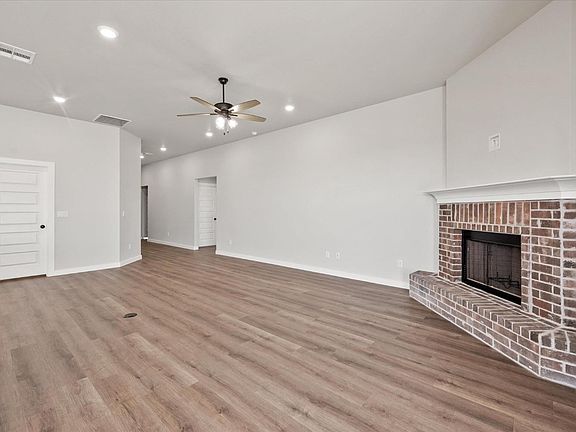 5th image of 632 E 31st St
