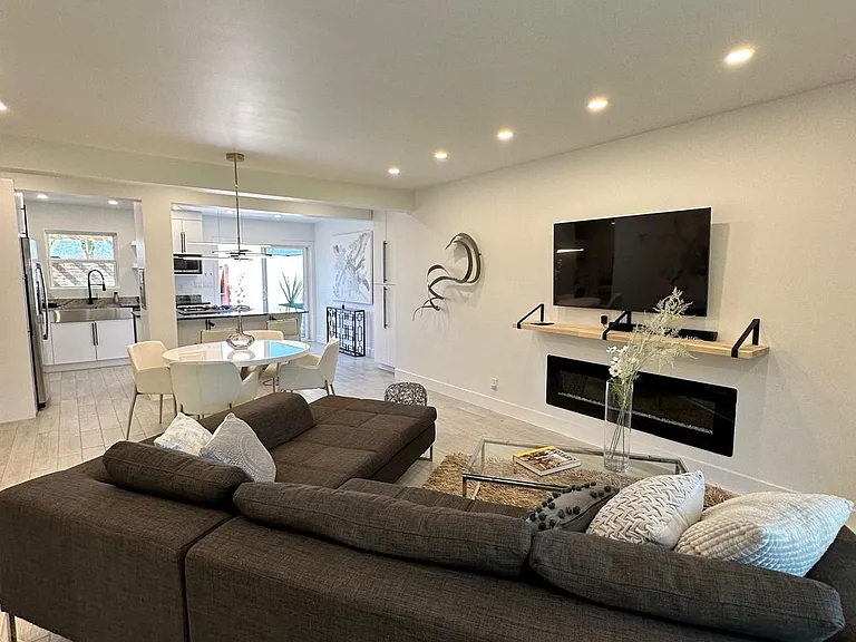 350 Thunderbird Dr #14 — Photo 9