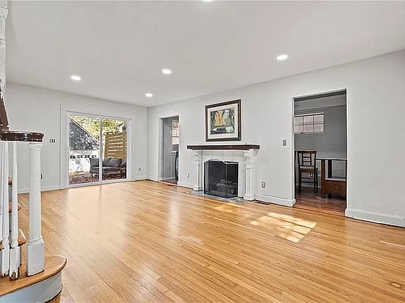 2nd image of 448 W Gregory Blvd