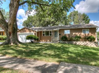 1706 NE 67th St, Gladstone, MO 64118