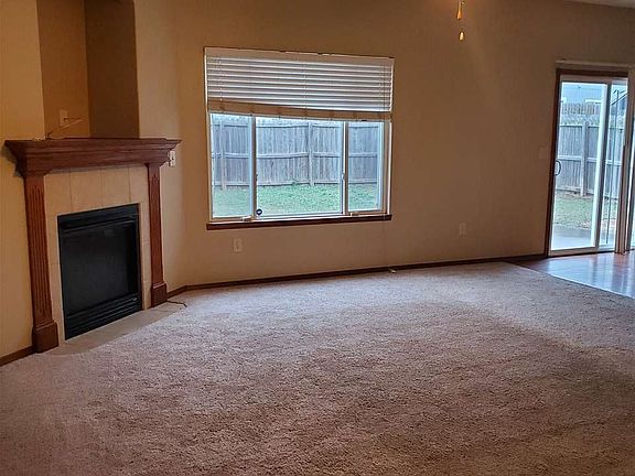 3rd image of 1820 Lydia Ln