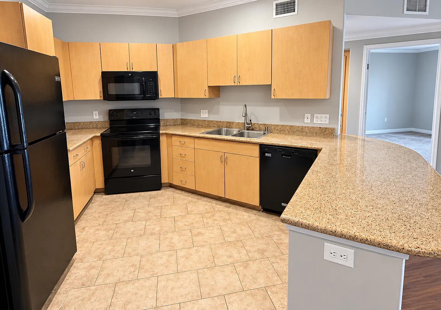 Spacious 1-Bedroom at Piazza Palermo with Parking & Resort-Style Amenities — Photo 3