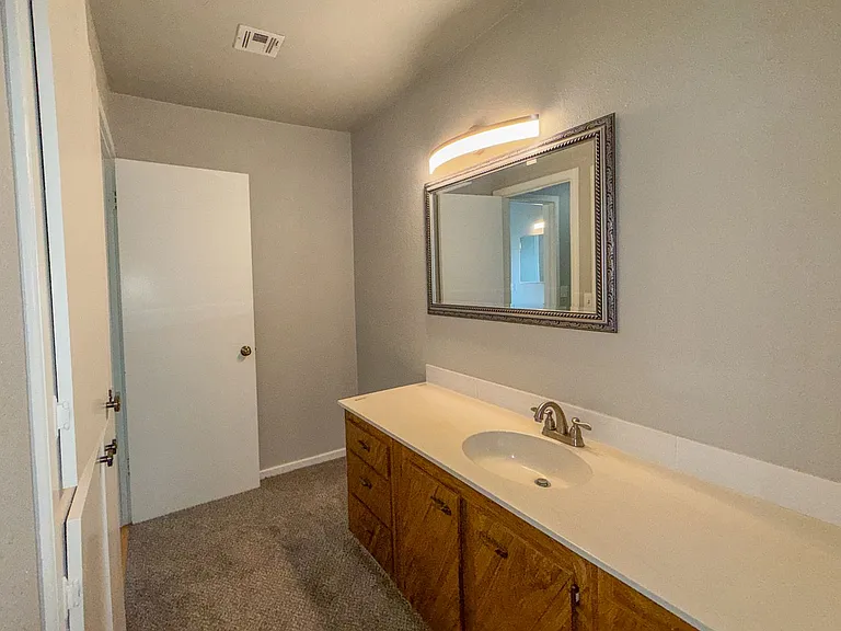 12021 Hawthorne Ln — Photo 31