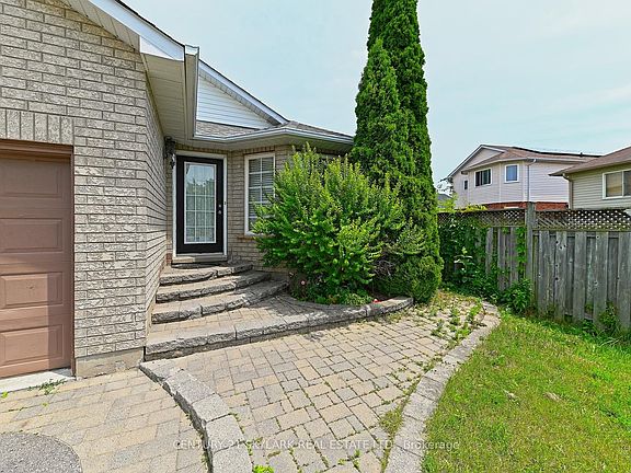 3rd image of 1922 Dalhousie Cres