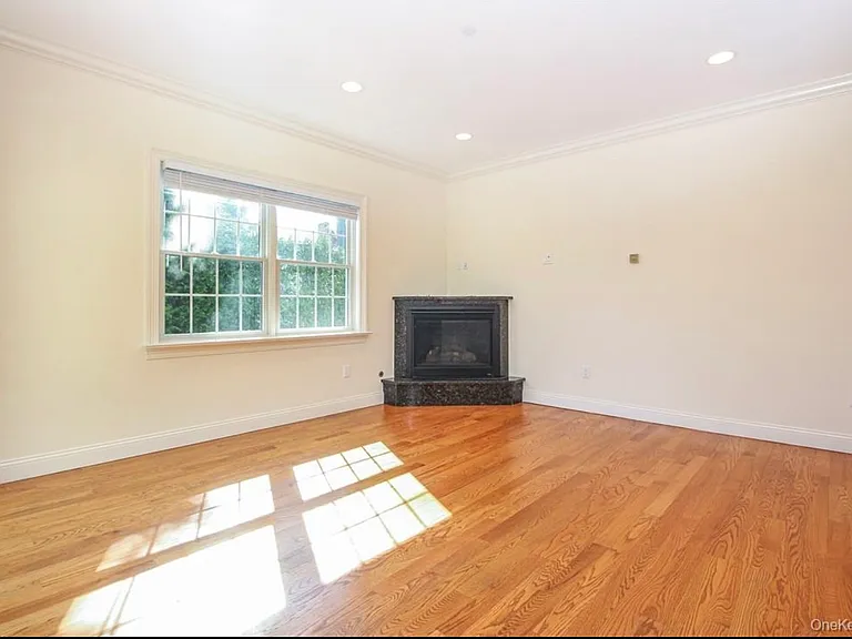 114 Oak St #114 — Photo 10