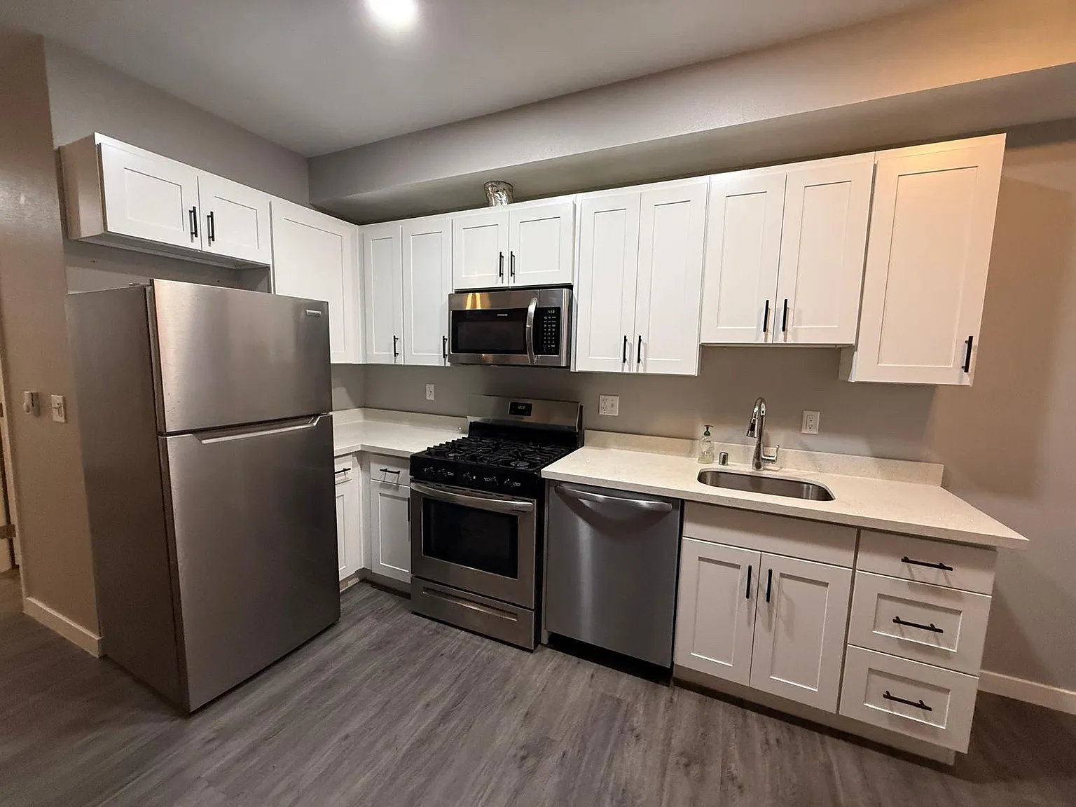 1 bed, 475 sqft, $2,200 — Photo 4