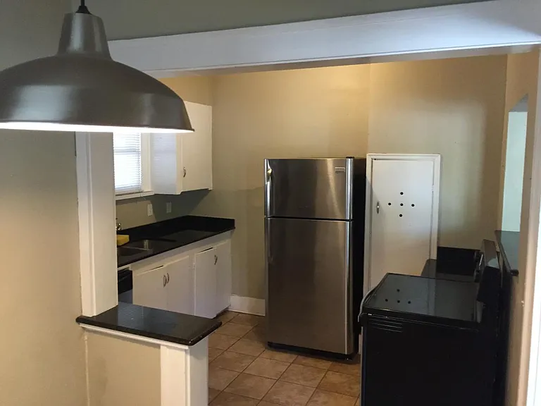 1820 N Drexel Blvd — Photo 9