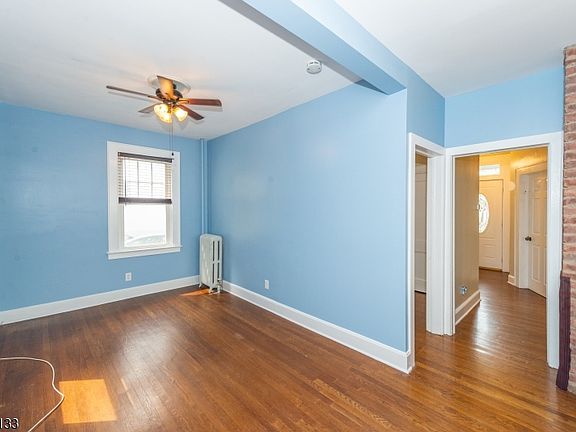 5th image of 33 Glendale St
