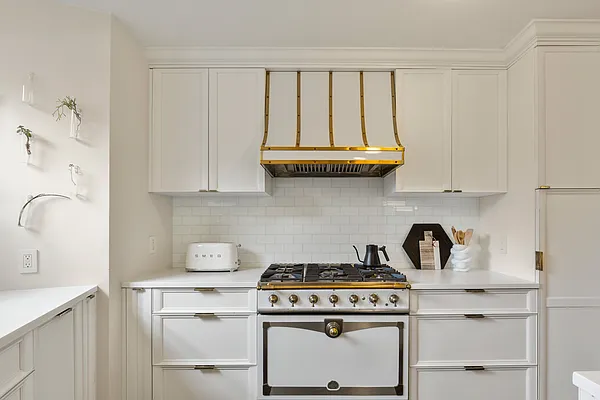 Sold by Sloane Square | media 7