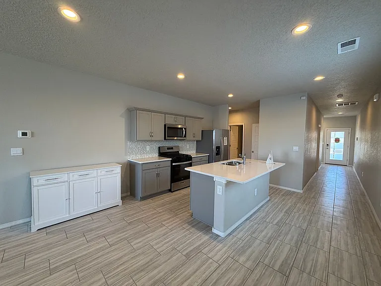 768 Amatista Loop SE — Photo 15