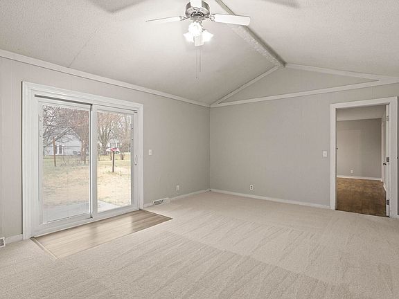 3rd image of 104 Baldwin Cir