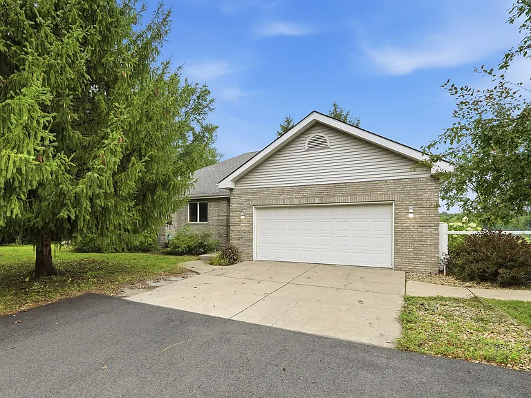 9099 Sheffield Ave — Photo 4