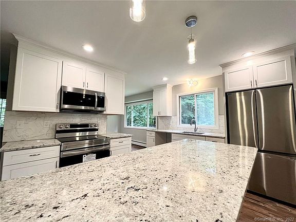 2nd image of 4 Twin Lakes Dr