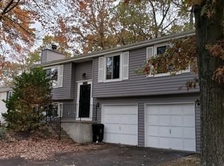 8299 Wold Den Ct, Springfield, VA 22153